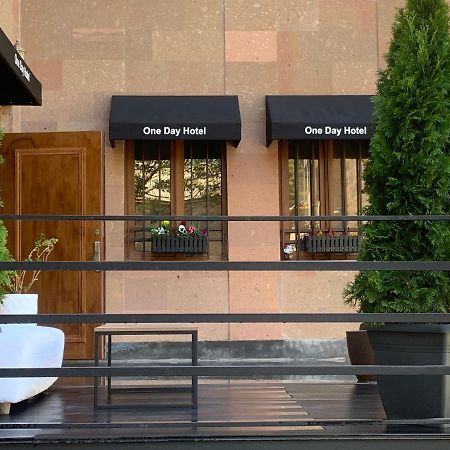 One Day Hotel Erevan Esterno foto