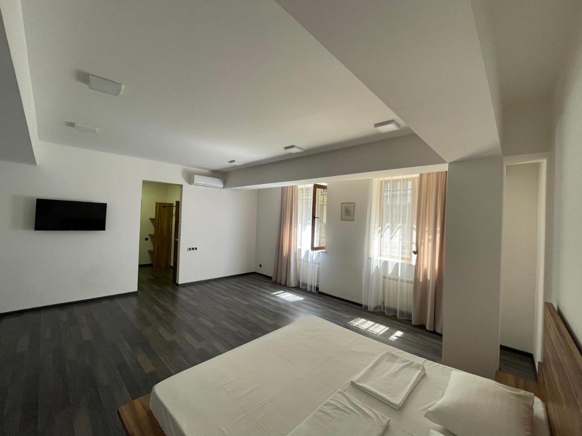 One Day Hotel Erevan Esterno foto