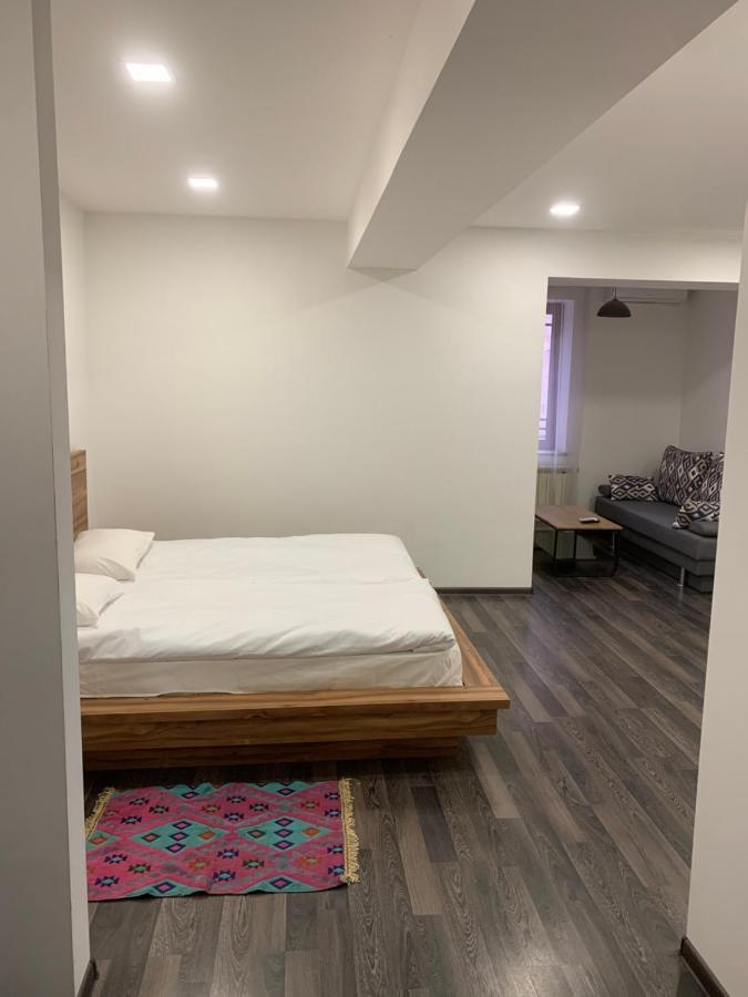 One Day Hotel Erevan Esterno foto