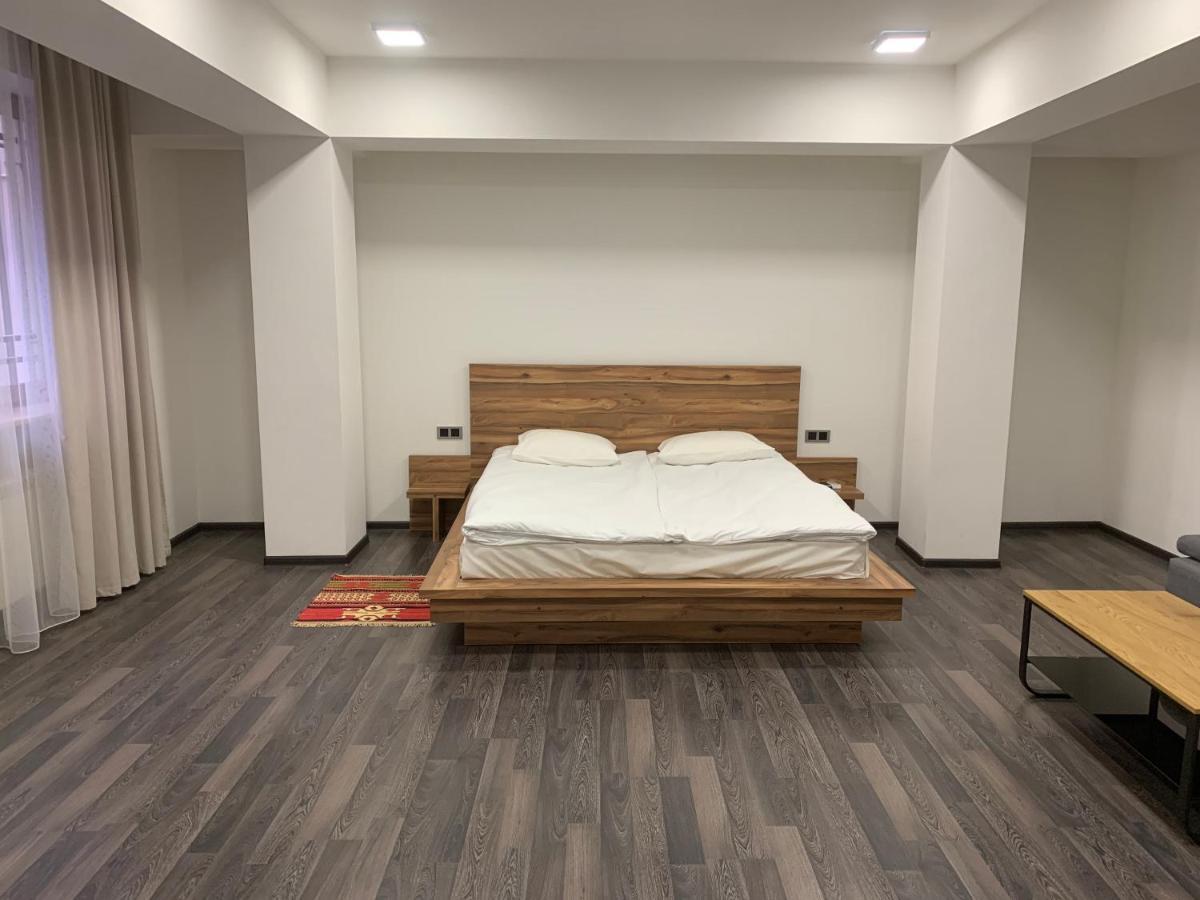 One Day Hotel Erevan Esterno foto