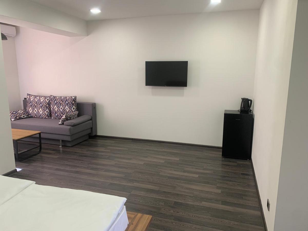 One Day Hotel Erevan Esterno foto