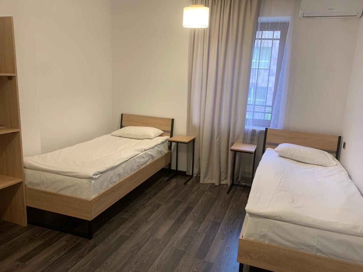 One Day Hotel Erevan Esterno foto