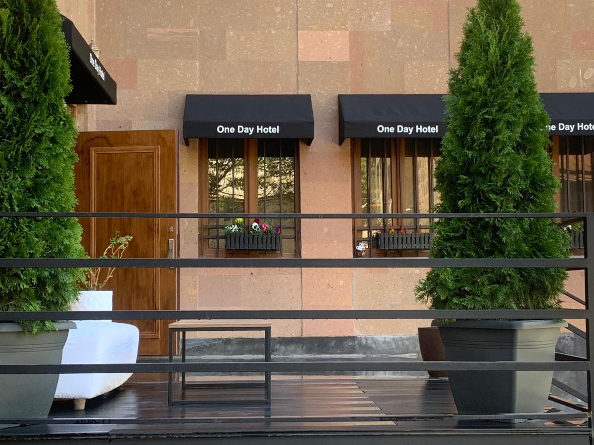 One Day Hotel Erevan Esterno foto