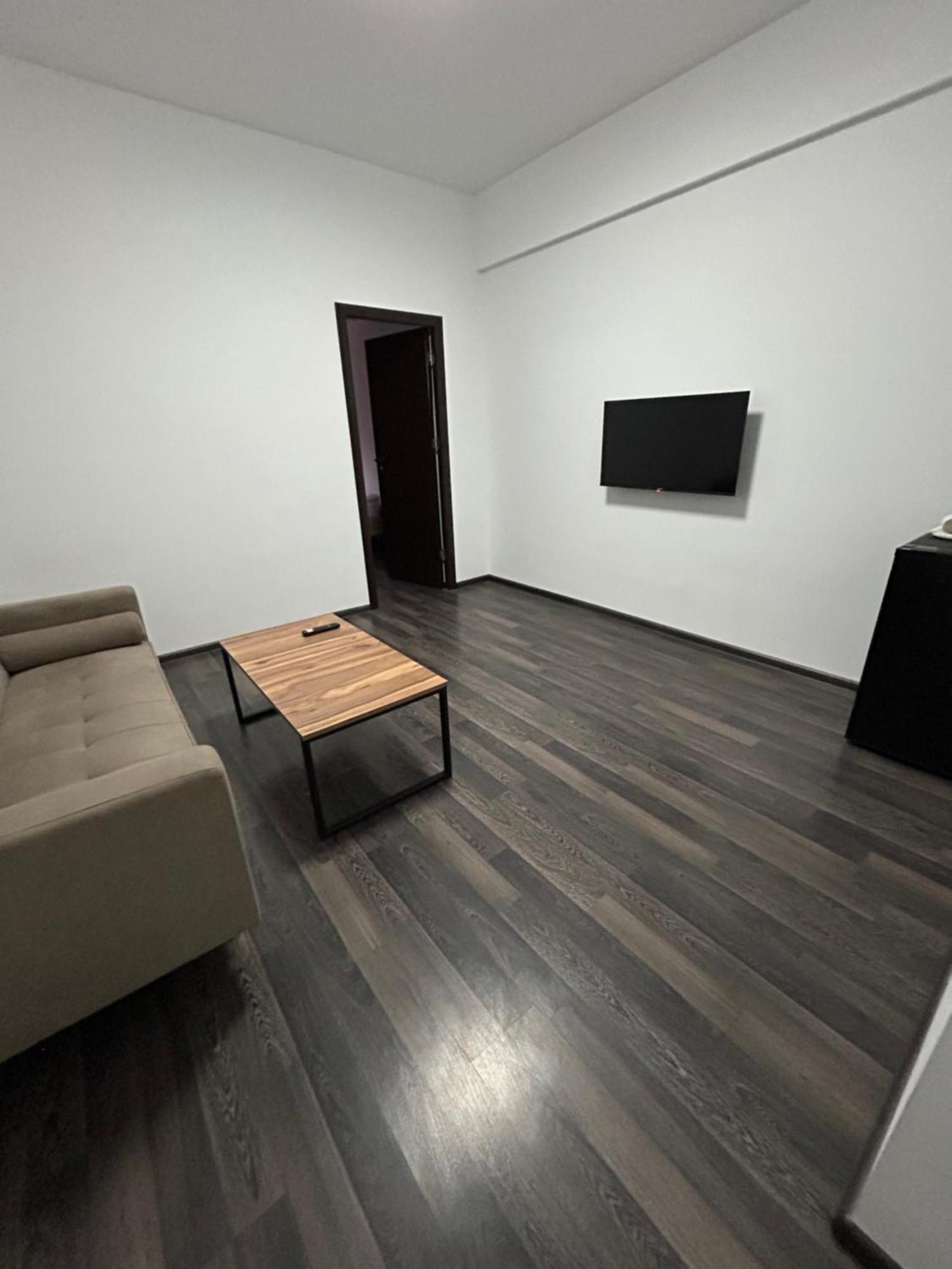 One Day Hotel Erevan Esterno foto