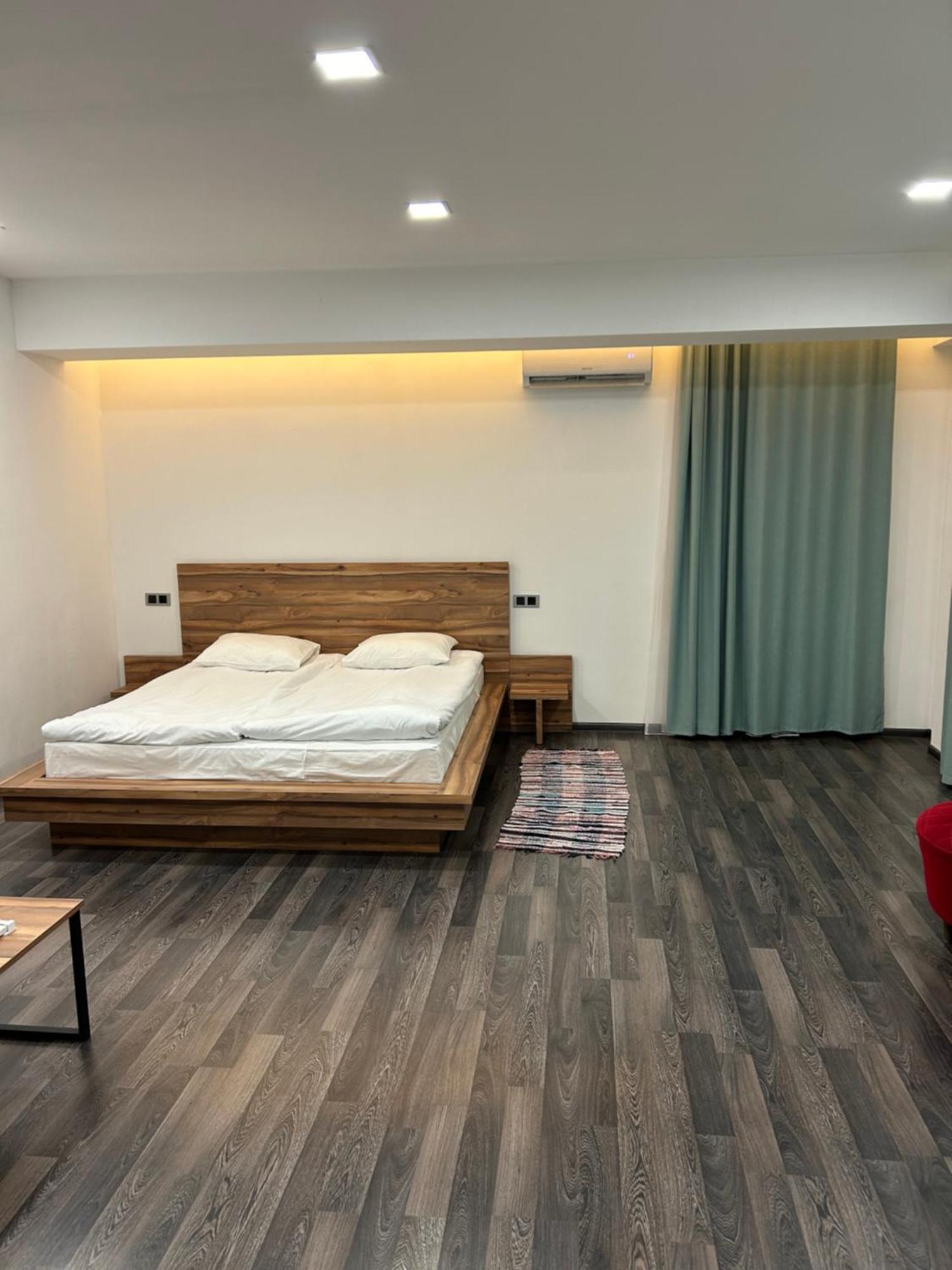 One Day Hotel Erevan Esterno foto