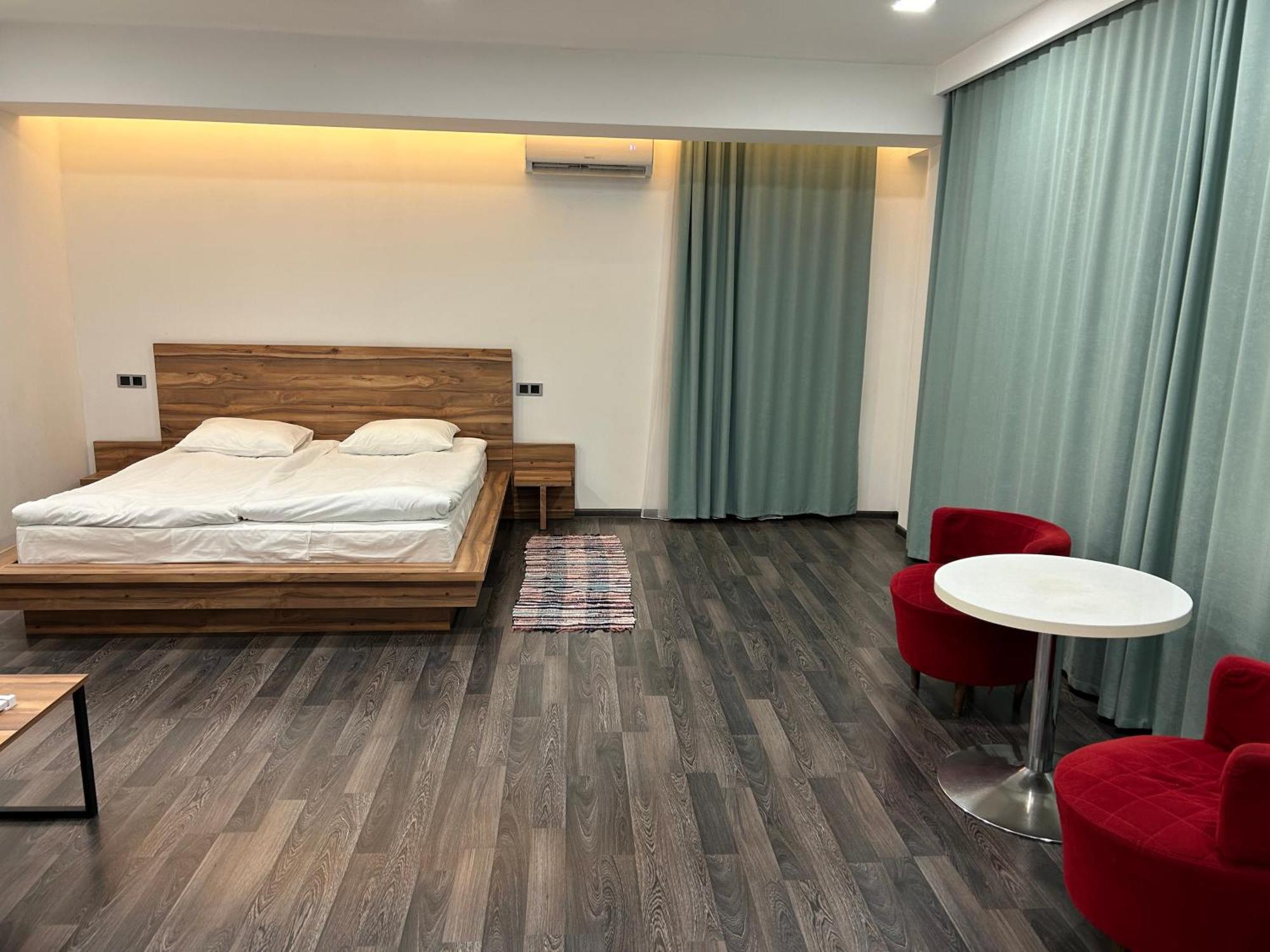 One Day Hotel Erevan Esterno foto
